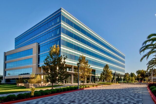 5 Things Business Owners Must Know Before Leasing an Office in Noida